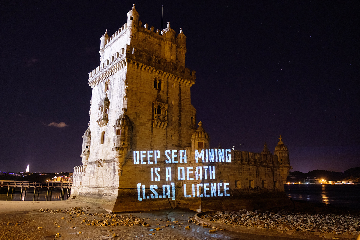 illuminating ocean degradation - ocean-rebellion-projections-joao-daniel-pereira-007-8756